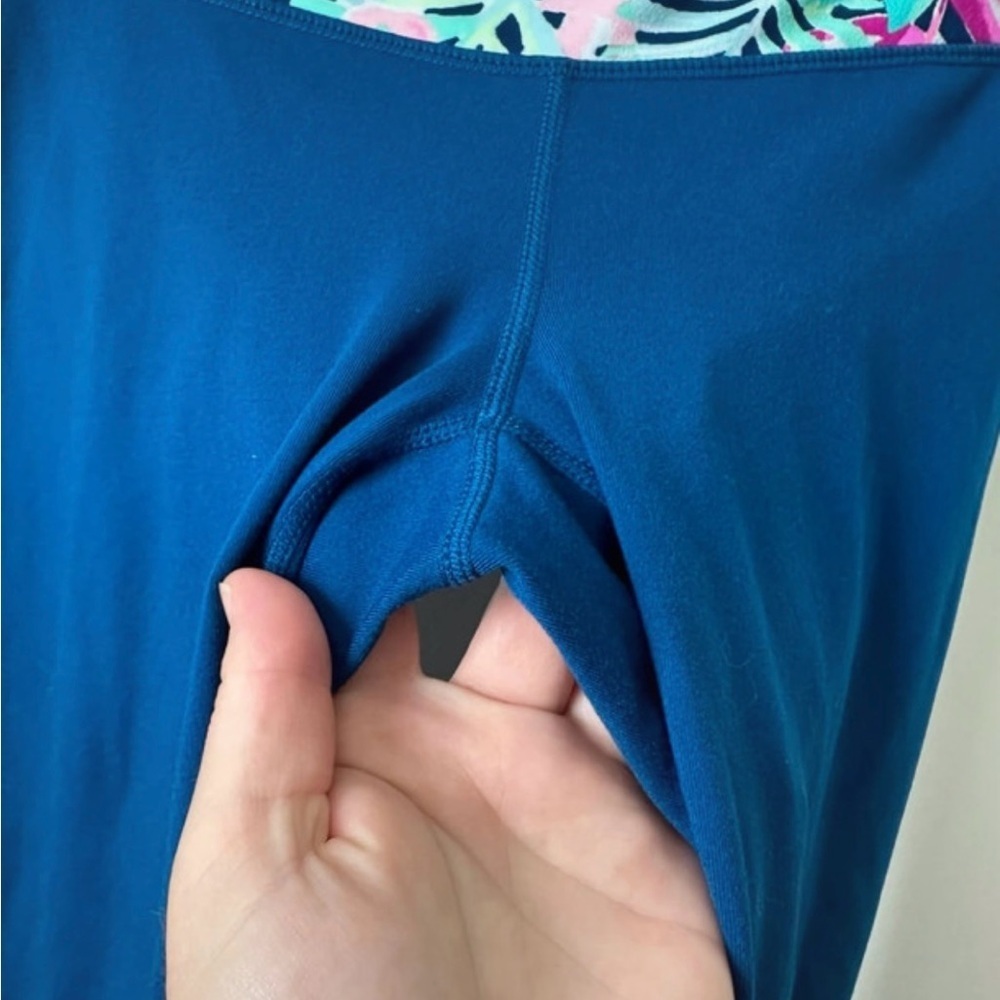 Lilly Pulitzer Noelani Weekender Cropped Leggings Inky Navy Slathouse Size Small - Picture 3 of 8